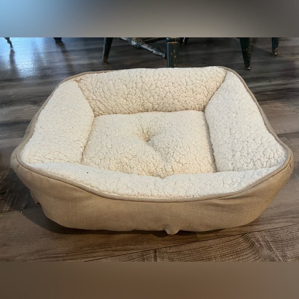 Cozy Cream Pet Bed